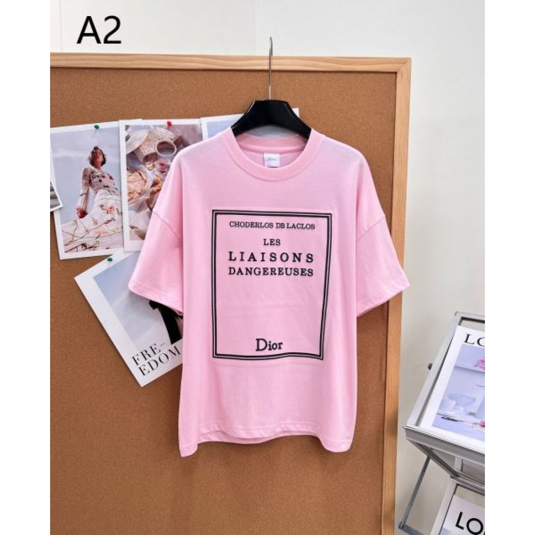 文学モチーフが映える DIOR ディオール コピー クルーネックTシャツ タイポグラフィ 知的カジュアル