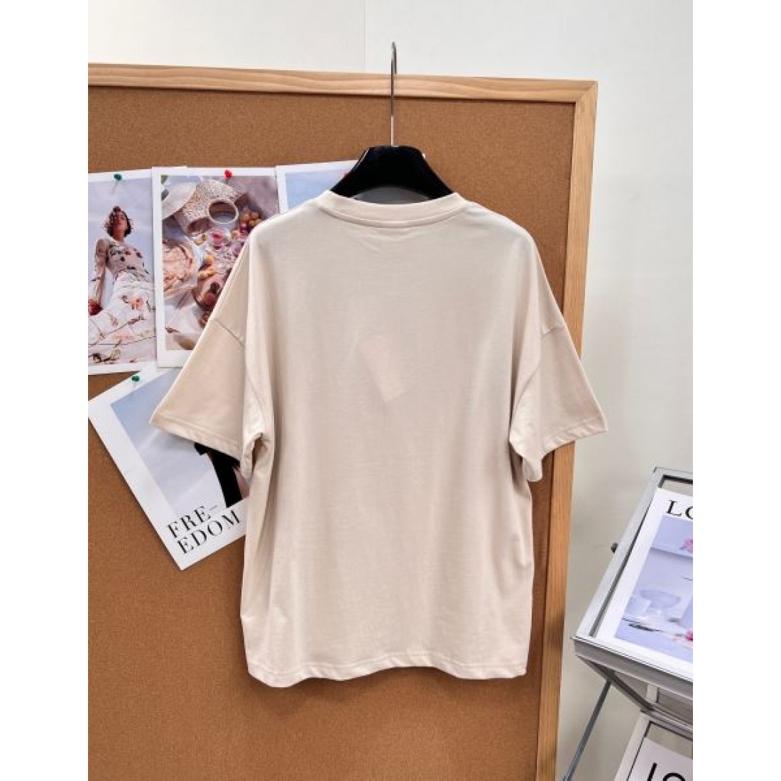 文学モチーフが映える DIOR ディオール コピー クルーネックTシャツ タイポグラフィ 知的カジュアル