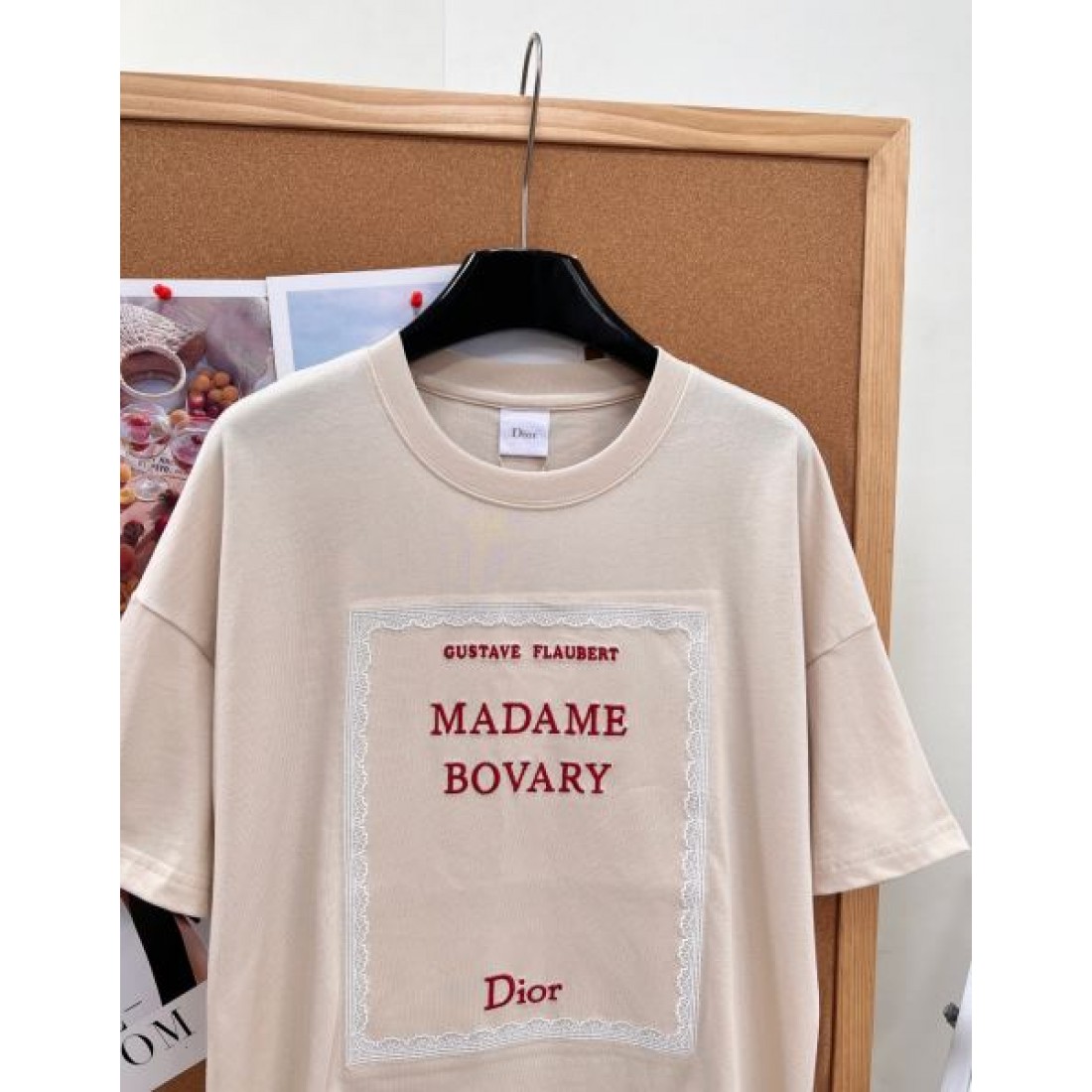 文学モチーフが映える DIOR ディオール コピー クルーネックTシャツ タイポグラフィ 知的カジュアル