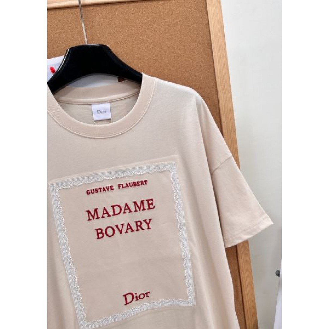 文学モチーフが映える DIOR ディオール コピー クルーネックTシャツ タイポグラフィ 知的カジュアル
