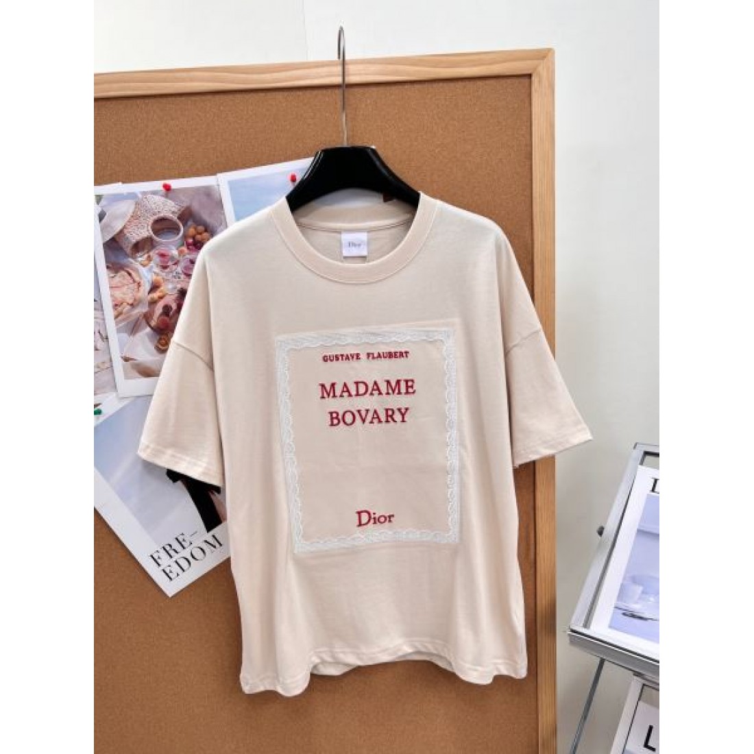 文学モチーフが映える DIOR ディオール コピー クルーネックTシャツ タイポグラフィ 知的カジュアル