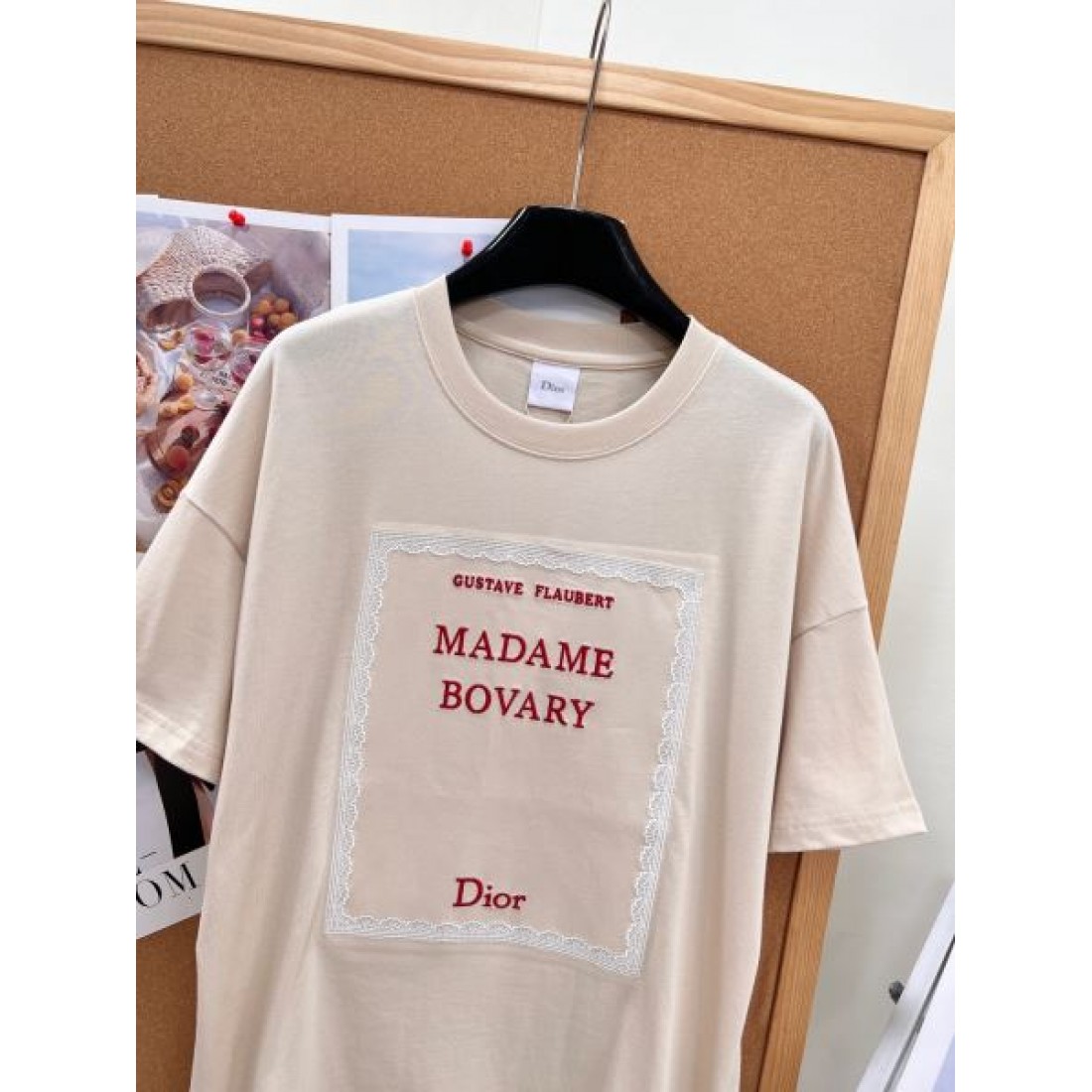 文学モチーフが映える DIOR ディオール コピー クルーネックTシャツ タイポグラフィ 知的カジュアル