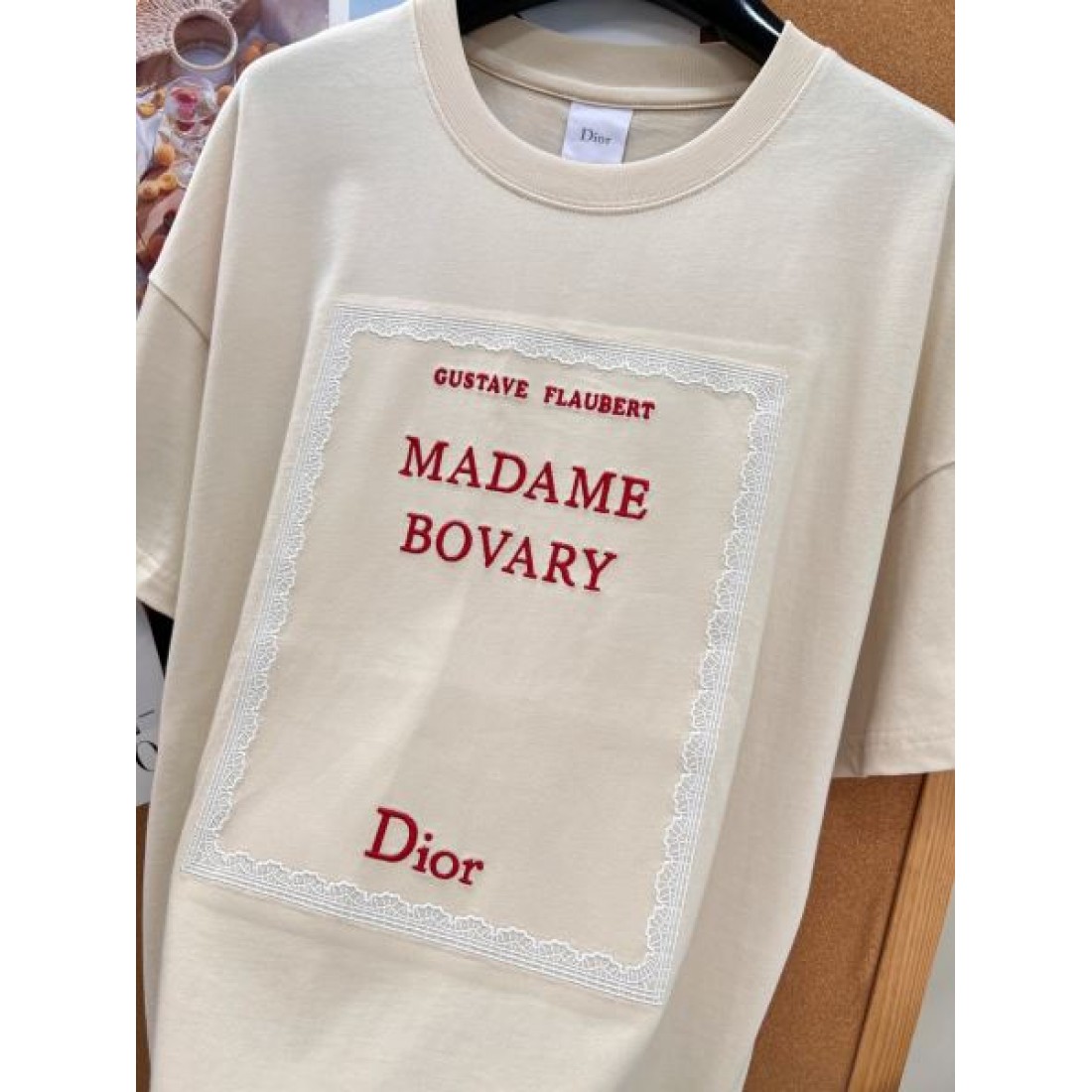 文学モチーフが映える DIOR ディオール コピー クルーネックTシャツ タイポグラフィ 知的カジュアル