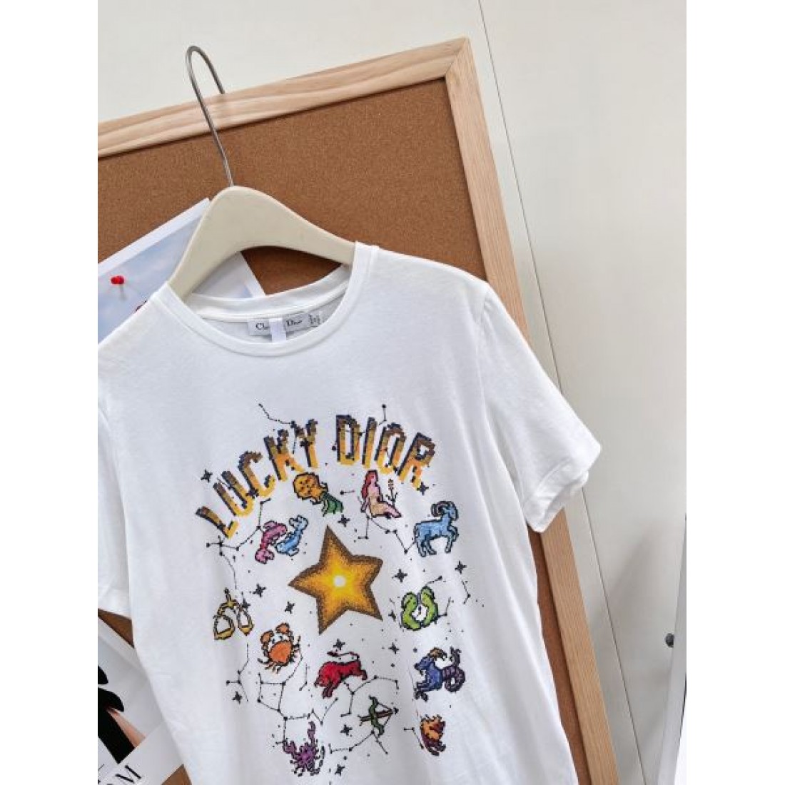 幸運モチーフが映える DIOR ディオール コピー グラフィックTシャツ フラワー＆ハート アートコラージュ