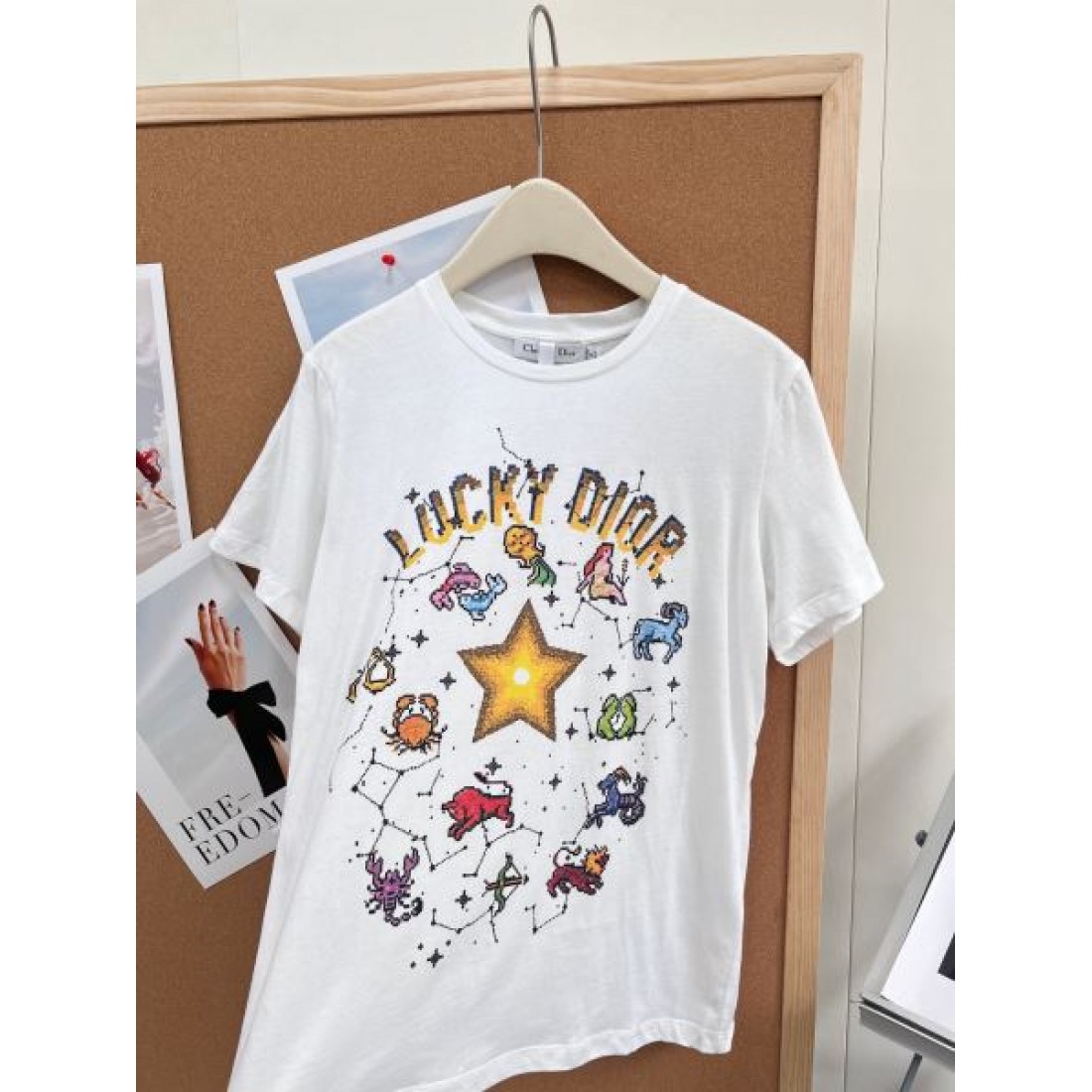 幸運モチーフが映える DIOR ディオール コピー グラフィックTシャツ フラワー＆ハート アートコラージュ
