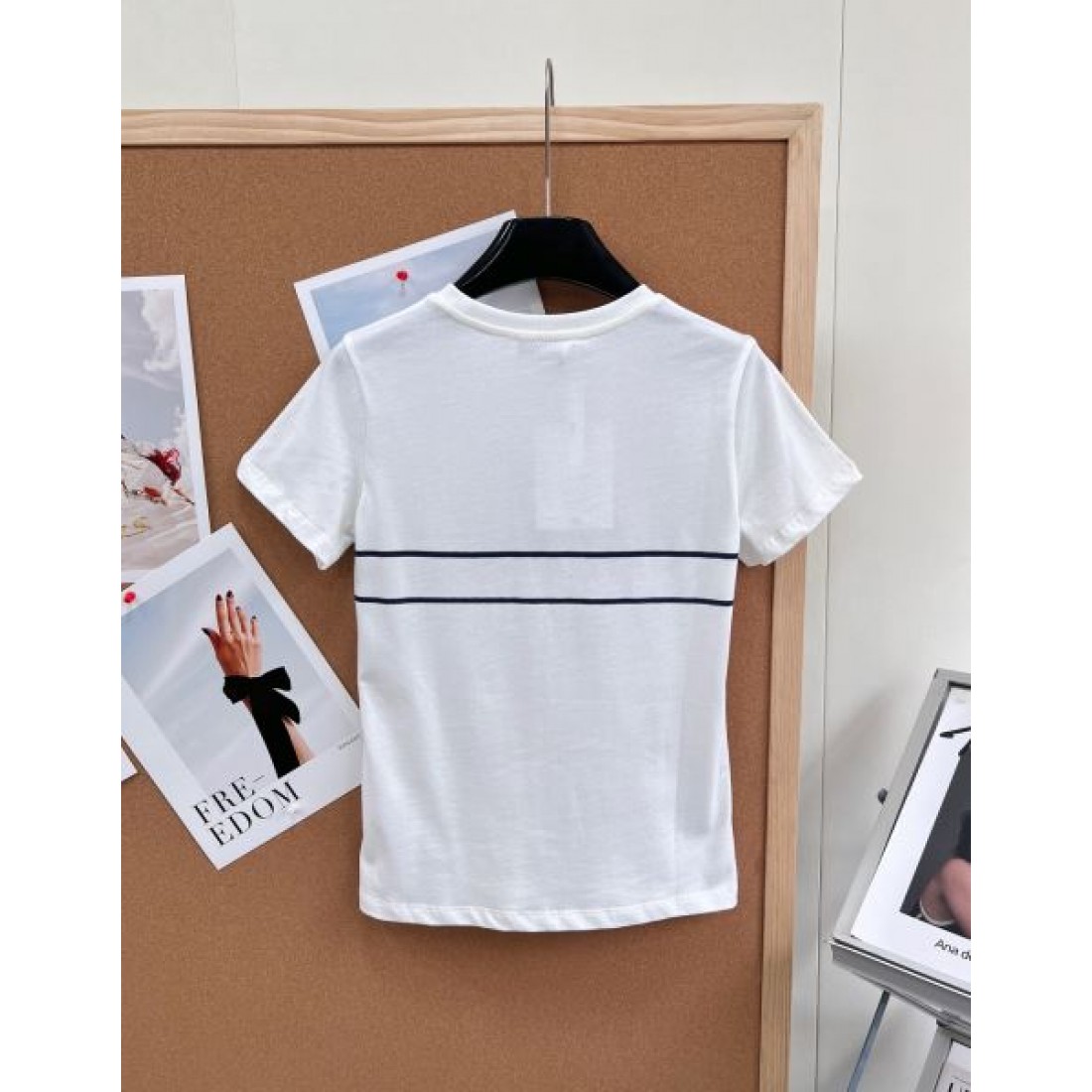 スターロゴが映える DIOR ディオール コピー クルーネックTシャツ ボーダーライン レタリングアクセント