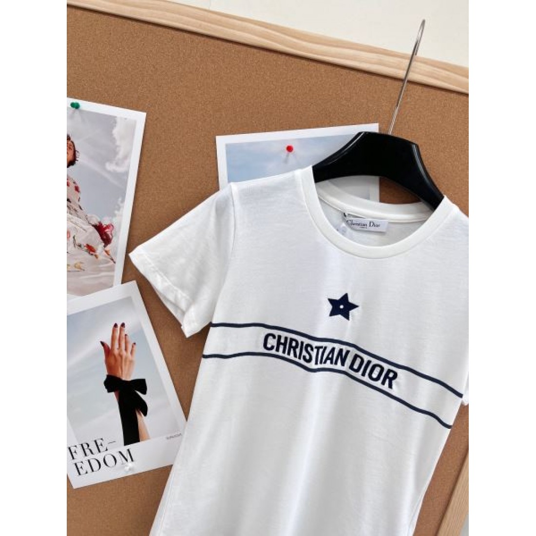 スターロゴが映える DIOR ディオール コピー クルーネックTシャツ ボーダーライン レタリングアクセント