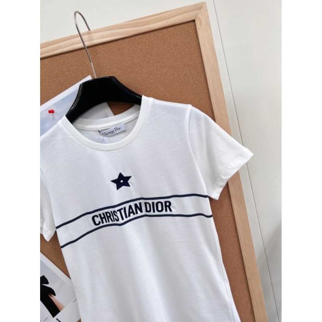 スターロゴが映える DIOR ディオール コピー クルーネックTシャツ ボーダーライン レタリングアクセント