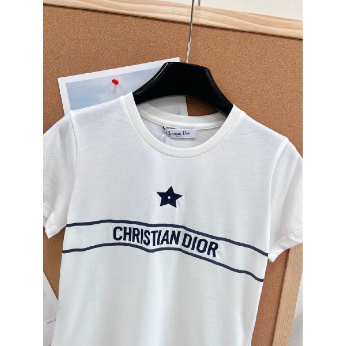 スターロゴが映える DIOR ディオール コピー クルーネックTシャツ ボーダーライン レタリングアクセント