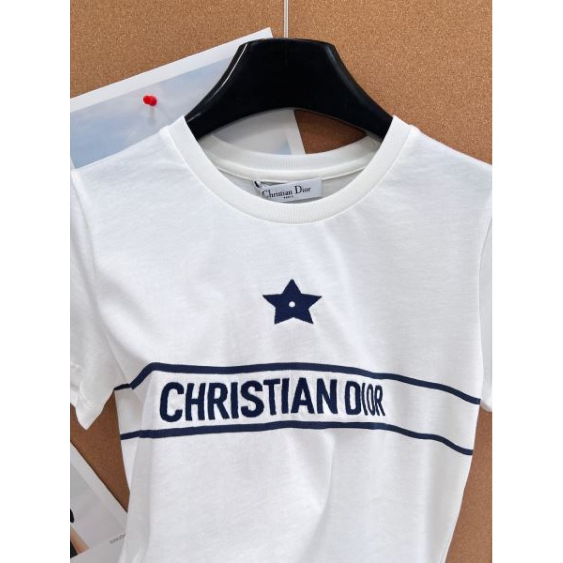 スターロゴが映える DIOR ディオール コピー クルーネックTシャツ ボーダーライン レタリングアクセント