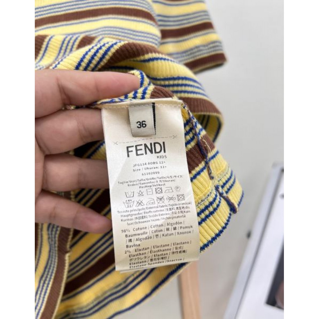 知的オフィススタイル FENDI フェンディ コピー ボーダーポロ 配色ストライプ コンパクトシルエット