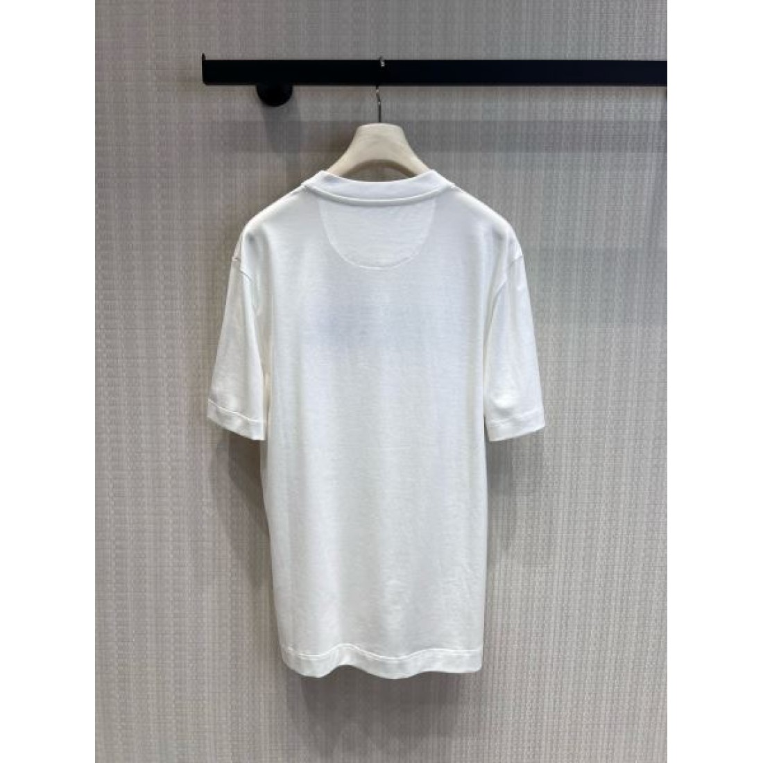 アートロゴが映える FENDI フェンディ コピー グラフィックTシャツ ブルーぼかしレタード モダンスタイル