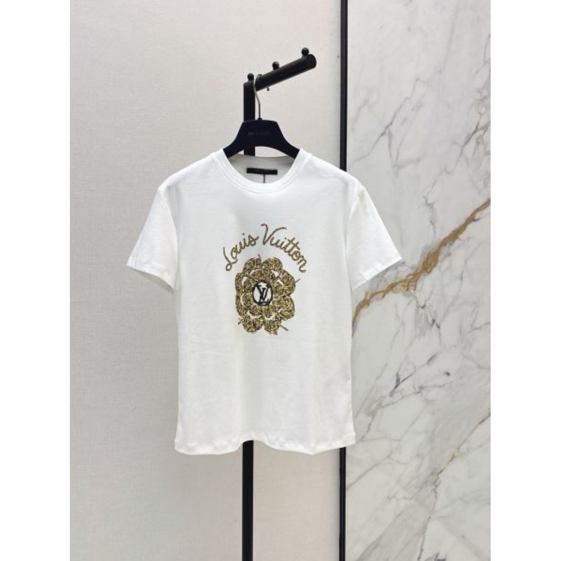 紋章アートが映える LOUIS VUITTON ルイヴィトン コピー レディース グラフィックTシャツ メダリオンモチーフ