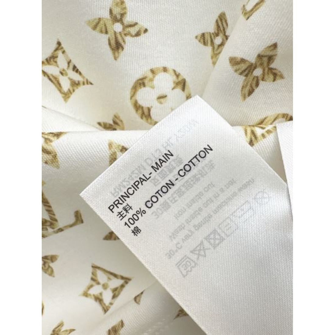 総柄モチーフが映える LOUIS VUITTON ルイヴィトン コピー ショートスリーブTシャツ ミニマルシルエット