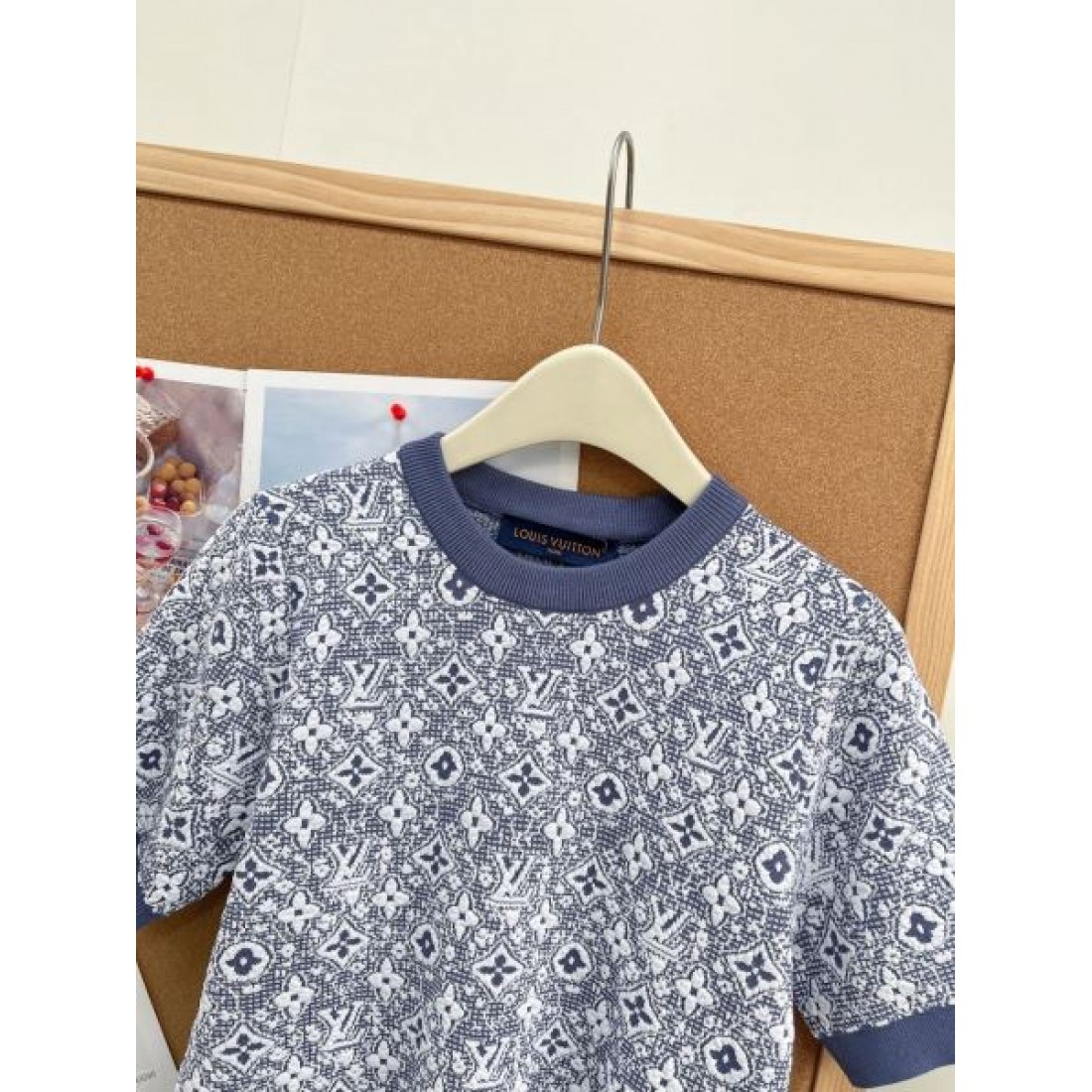 LOUIS VUITTON ルイヴィトン コピー レディース 半袖ジャカードトップス モノグラム総柄 配色リブ コンパクトシルエット