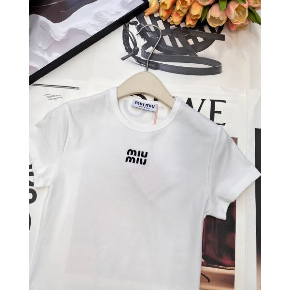 すっきり着映え MIU MIU ミュウミュウ コピー クルーネックTシャツ ワンポイントロゴ 細身カットソー