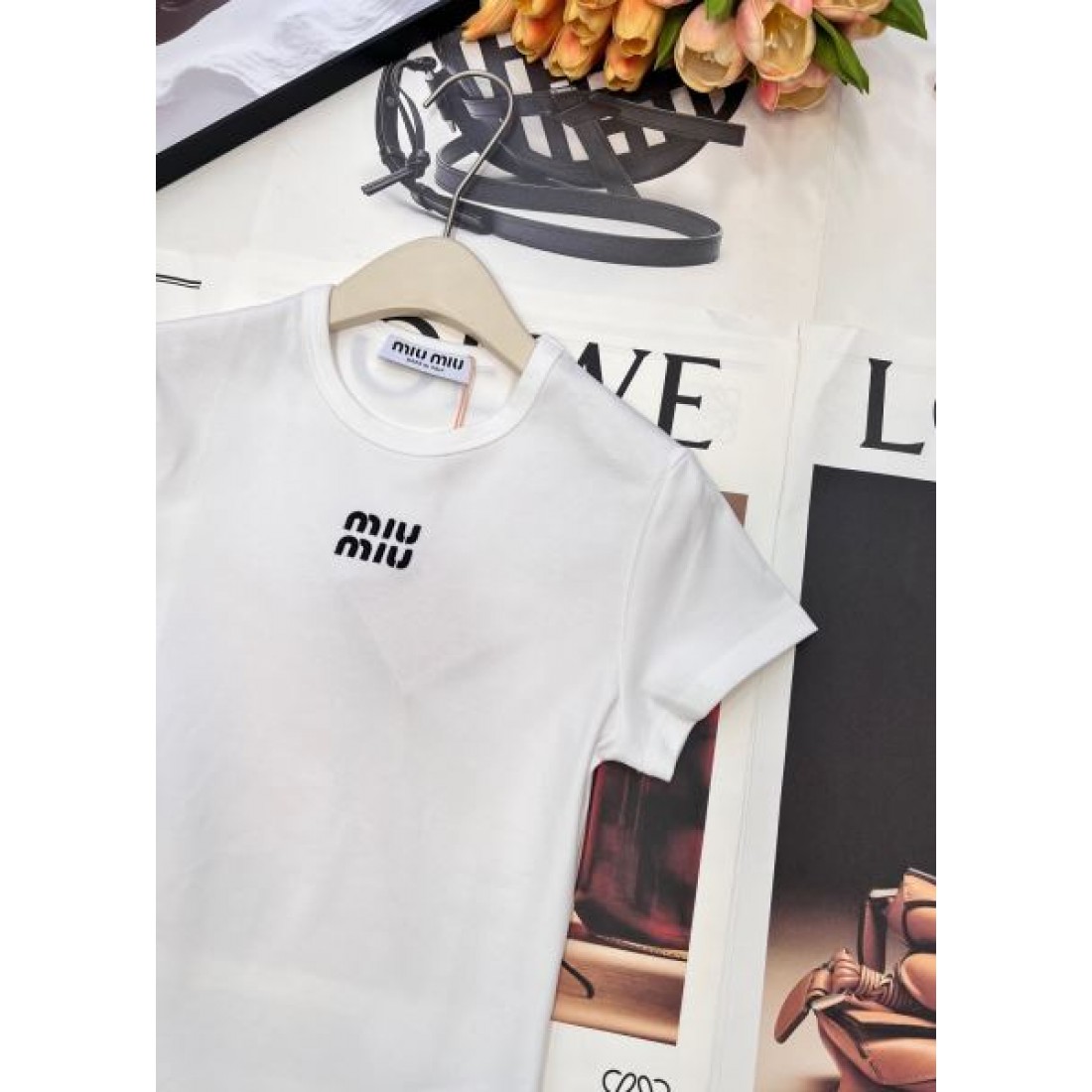 すっきり着映え MIU MIU ミュウミュウ コピー クルーネックTシャツ ワンポイントロゴ 細身カットソー