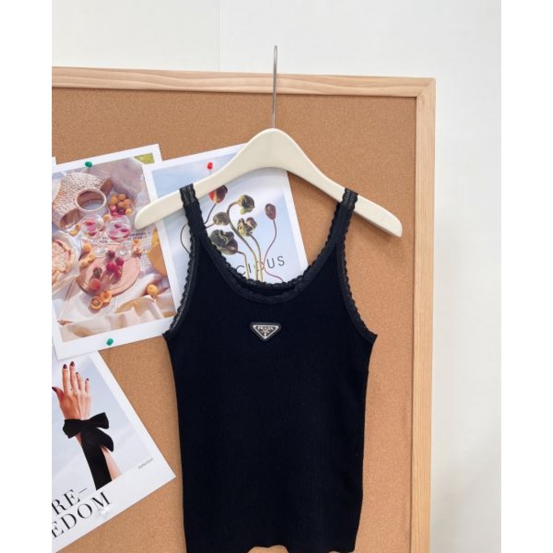 人気上昇 PRADA プラダ コピー レディース タンクトップ ミニマルデザイン すっきりフィット デイリー主力