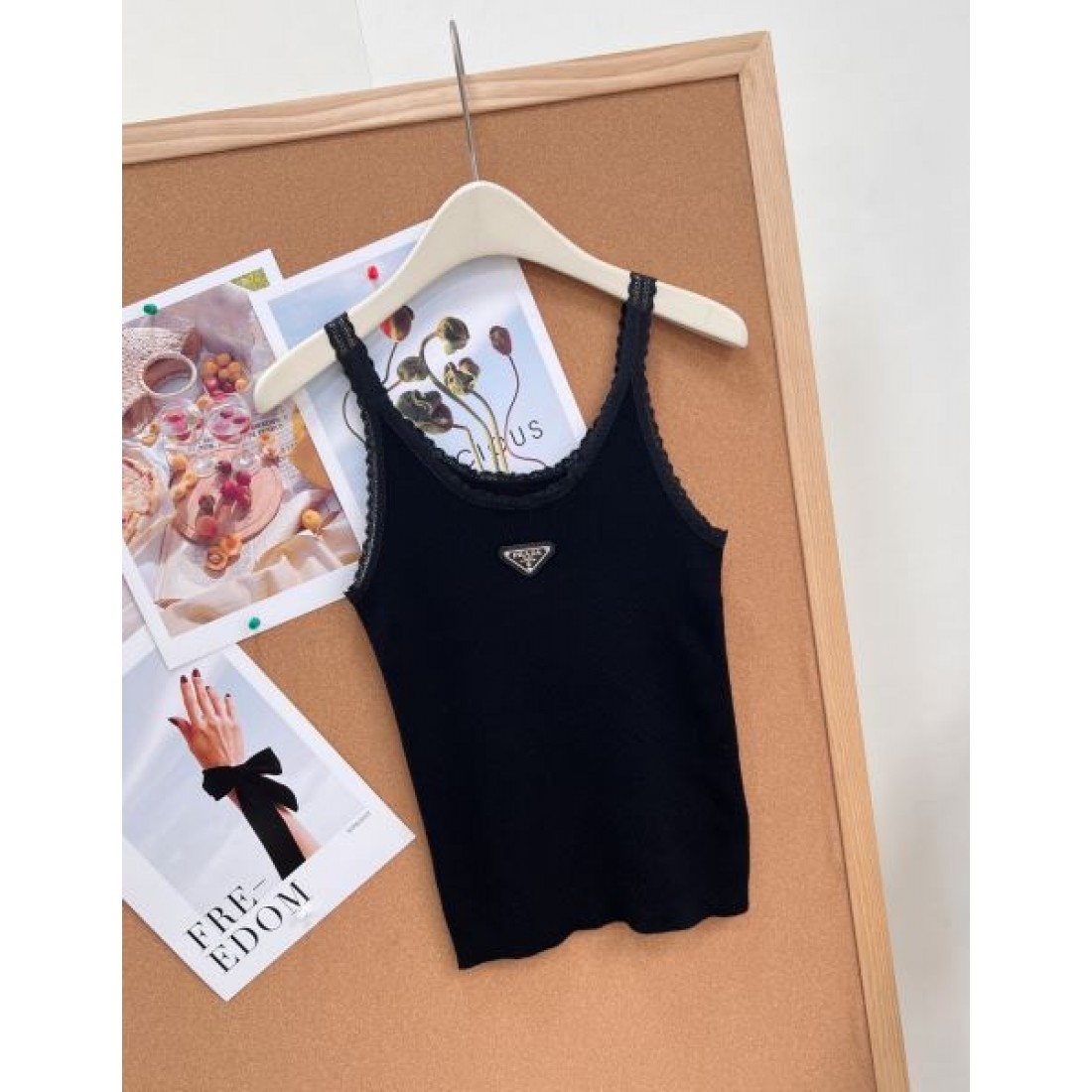 人気上昇 PRADA プラダ コピー レディース タンクトップ ミニマルデザイン すっきりフィット デイリー主力