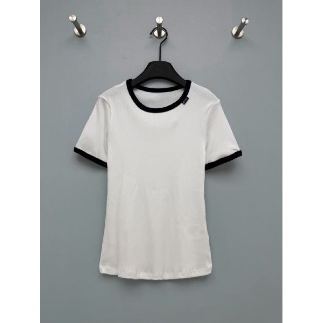 上品見え PRADA プラダ コピー クルーネックニットTシャツ 細リブ仕立て コントラストライン 美シルエット