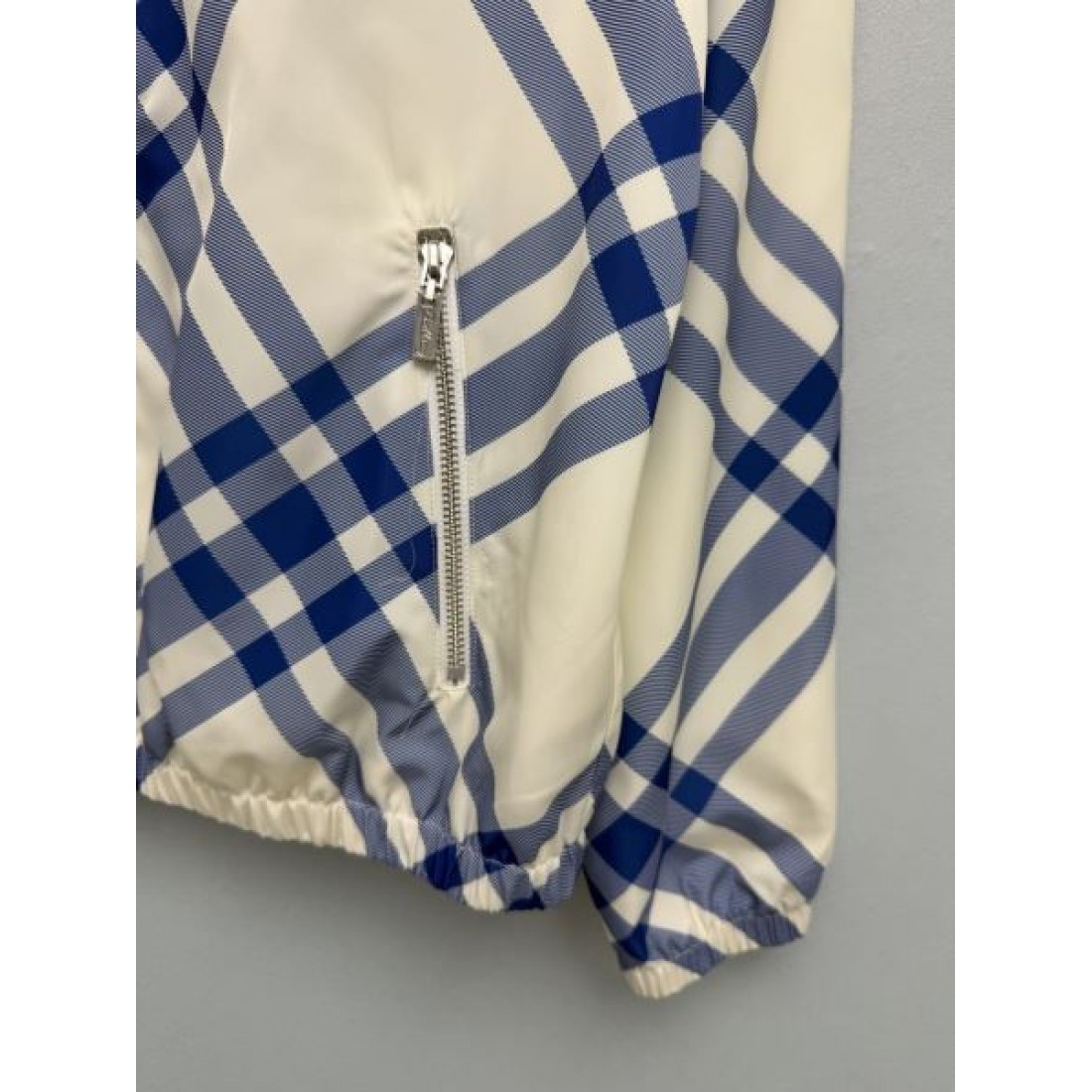 旬顔 BURBERRY バーバリー コピー チェックジャケット 配色ライン ジップアップ 軽快カジュアル