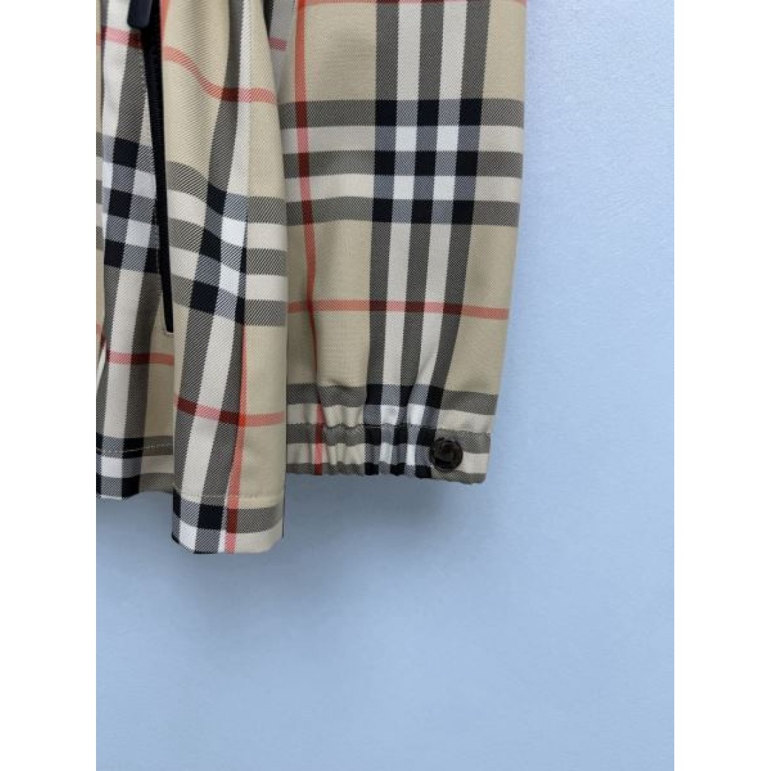 質感際立つ BURBERRY バーバリー コピー チェックブルゾン すっきりシルエット 都会派カジュアル