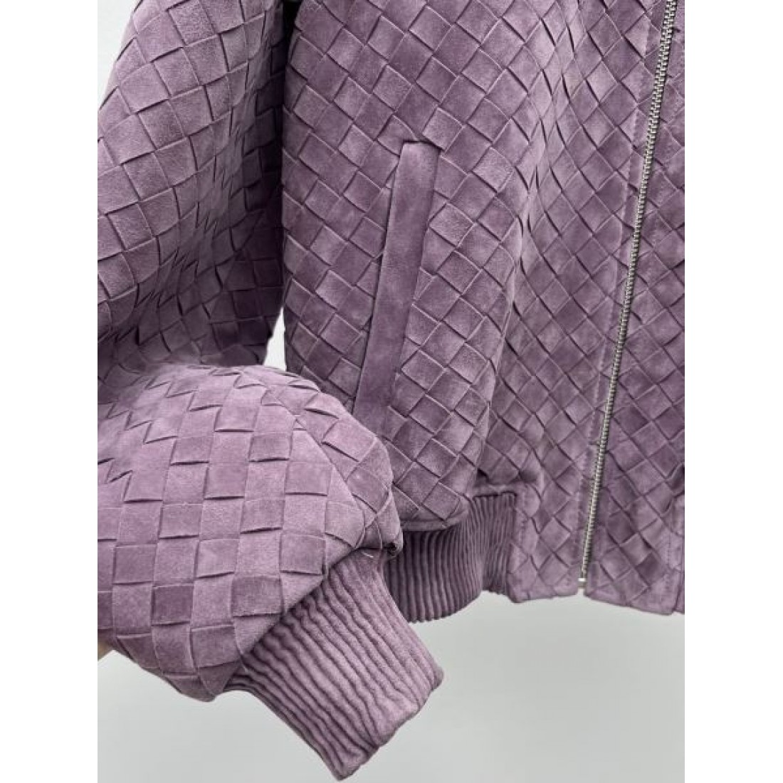 素材感際立つ BOTTEGA VENETA ボッテガ・ヴェネタ コピー ブルゾン 繊細な表情 リブ仕立て 大人モード