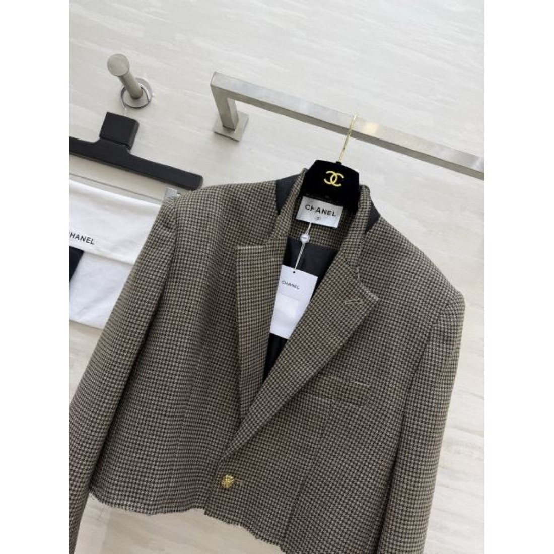 織り感を楽しむ CHANEL シャネル コピー ショートジャケット ワンボタン コンパクトテーラリング