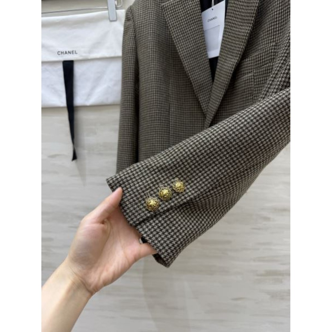 織り感を楽しむ CHANEL シャネル コピー ショートジャケット ワンボタン コンパクトテーラリング
