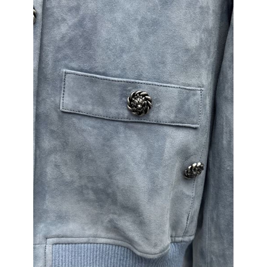ポケットデザイン際立つ CHANEL シャネル コピー ショートカーディガン クルーネック コンパクトフォルム