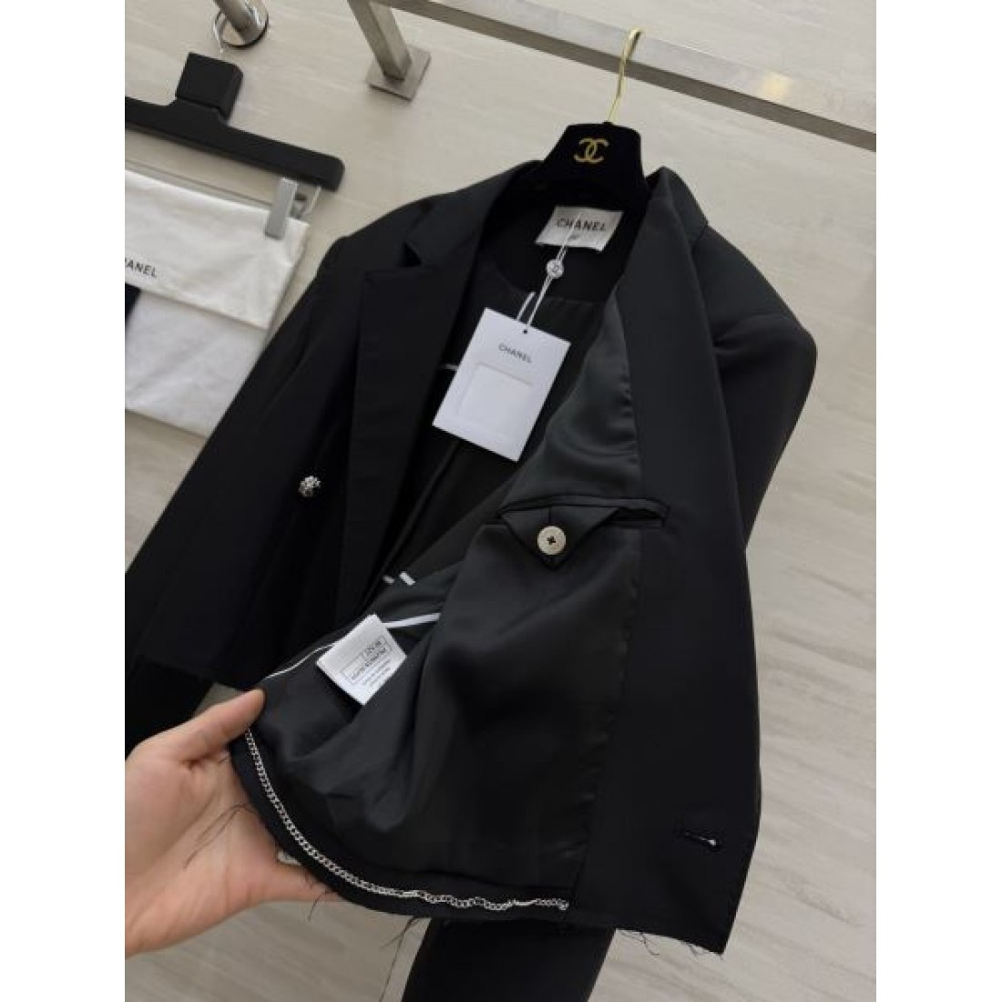 端正な仕立て CHANEL シャネル コピー ショートテーラードジャケット フロントボタン 都会派シルエット