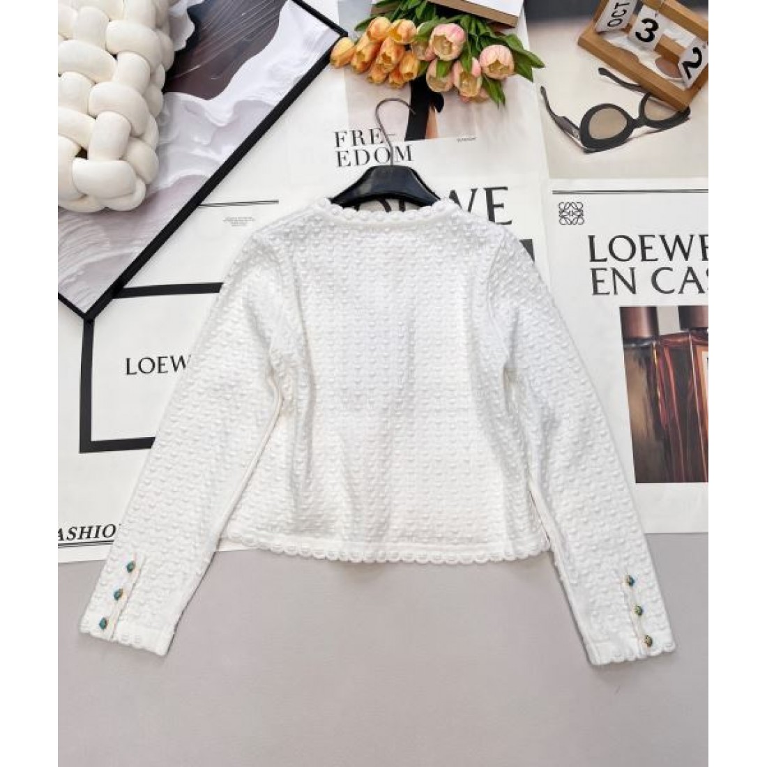 織り感を楽しむ CHANEL シャネル コピー ショートカーディガン コントラストカラー 端正クラシック