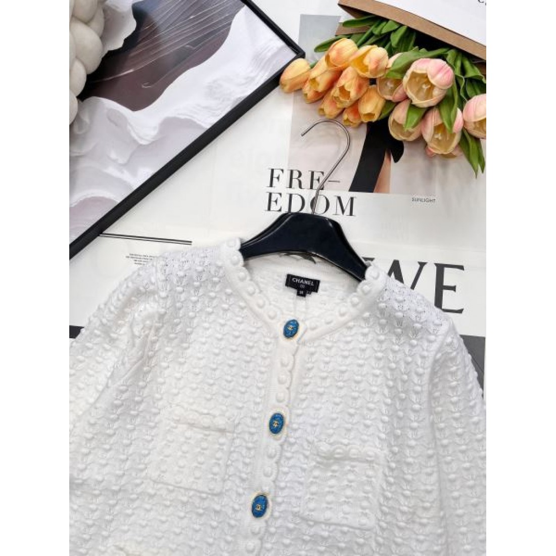 織り感を楽しむ CHANEL シャネル コピー ショートカーディガン コントラストカラー 端正クラシック