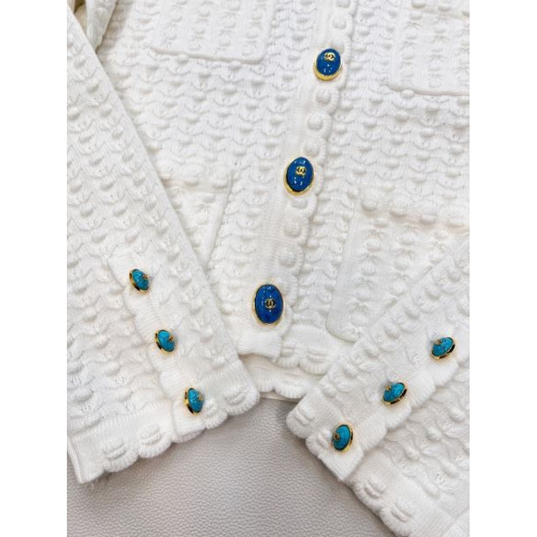織り感を楽しむ CHANEL シャネル コピー ショートカーディガン コントラストカラー 端正クラシック