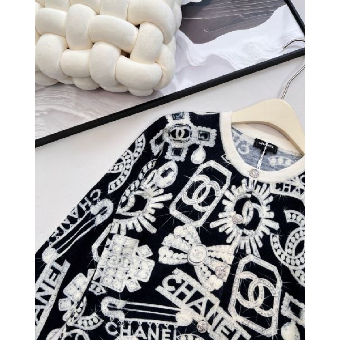 アートコラージュ CHANEL シャネル コピー 長袖セーター レタリング＆シンボル柄 モードニット