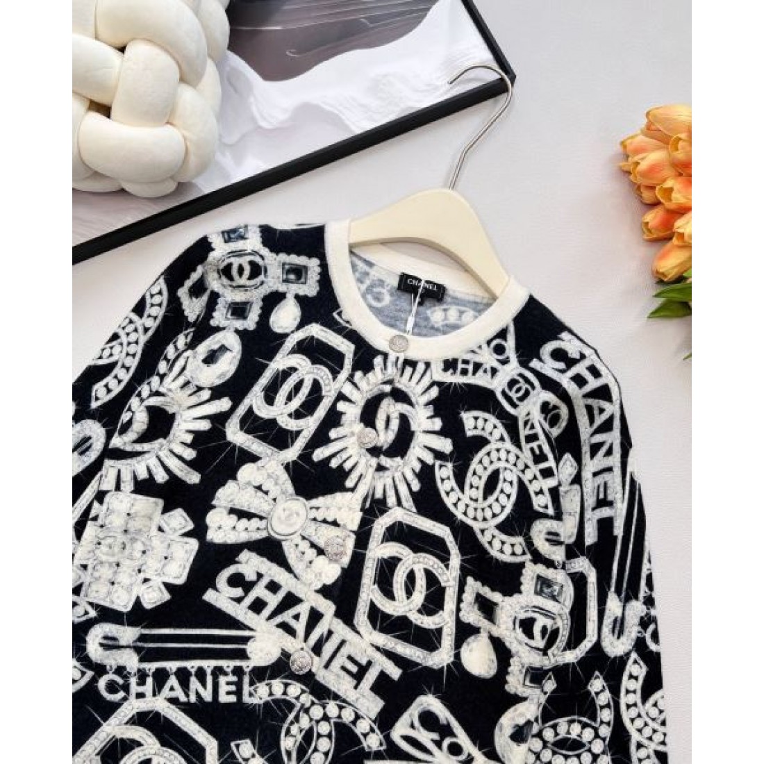 アートコラージュ CHANEL シャネル コピー 長袖セーター レタリング＆シンボル柄 モードニット