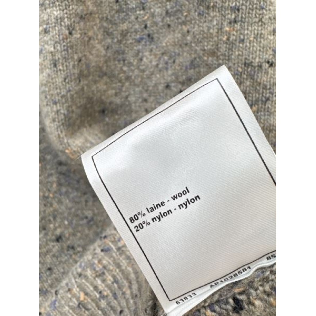 さりげない装飾が映える CHANEL シャネル コピー 長袖ニット リブ仕立て 端正シルエット