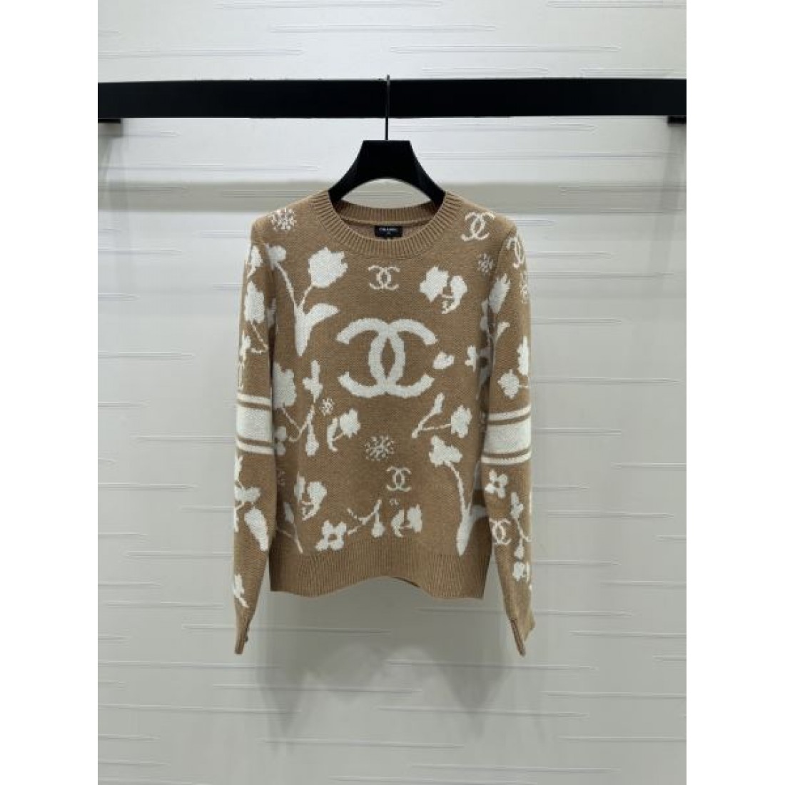 モチーフ編みが映える CHANEL シャネル コピー 長袖プルオーバー アイコン柄 ミックスパターン モードな装い