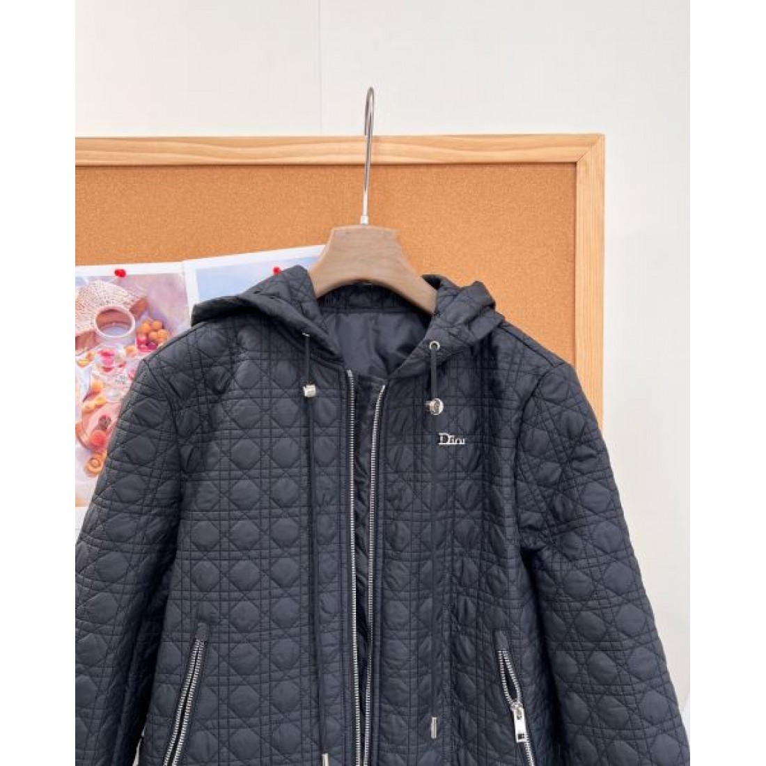 立体キルト仕立て DIOR ディオール コピー フーデッドジャケット ドローコード仕様 軽快ショートライン