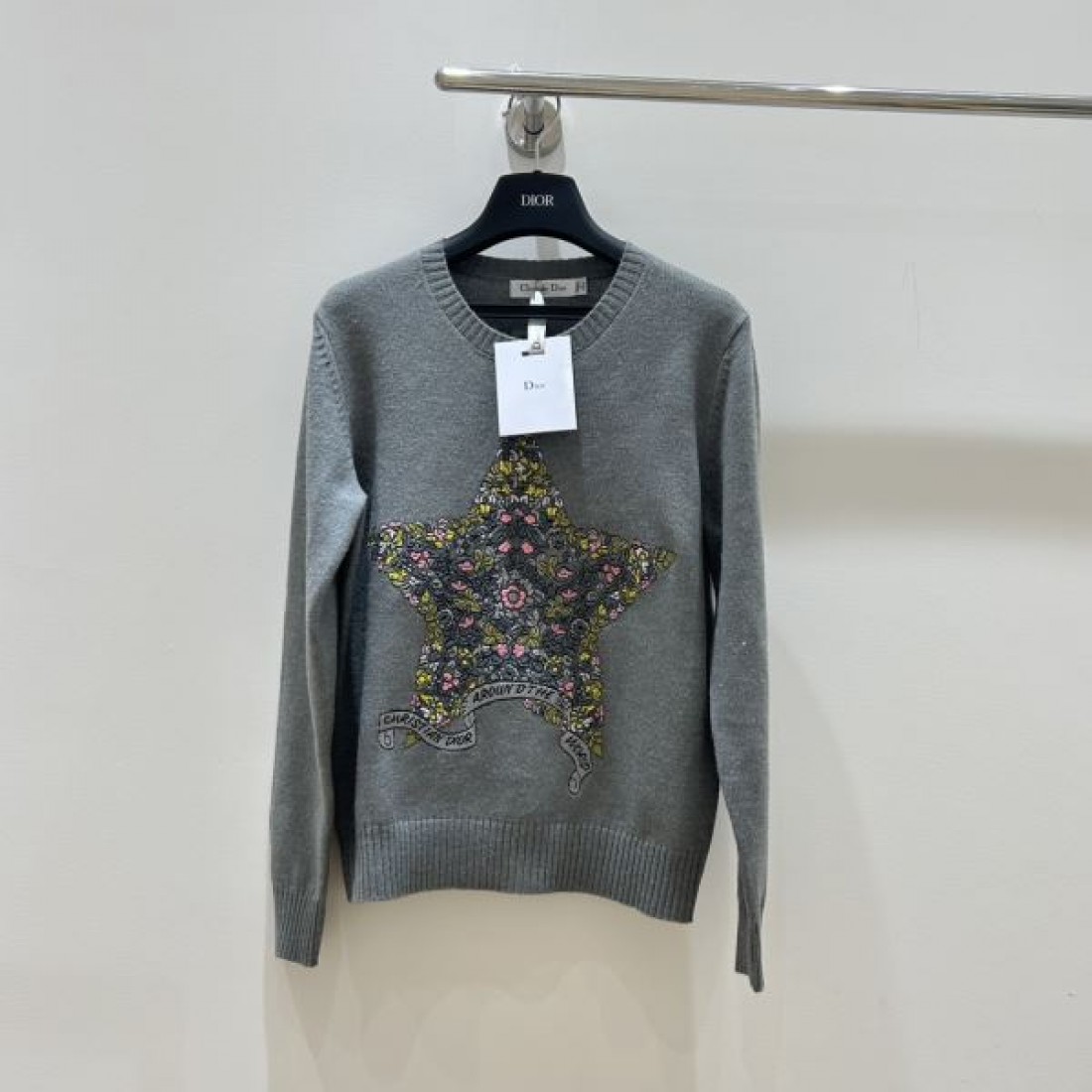 スター意匠が主役 DIOR ディオール コピー 長袖セーター ジュエル調ディテール ゆるやかシルエット