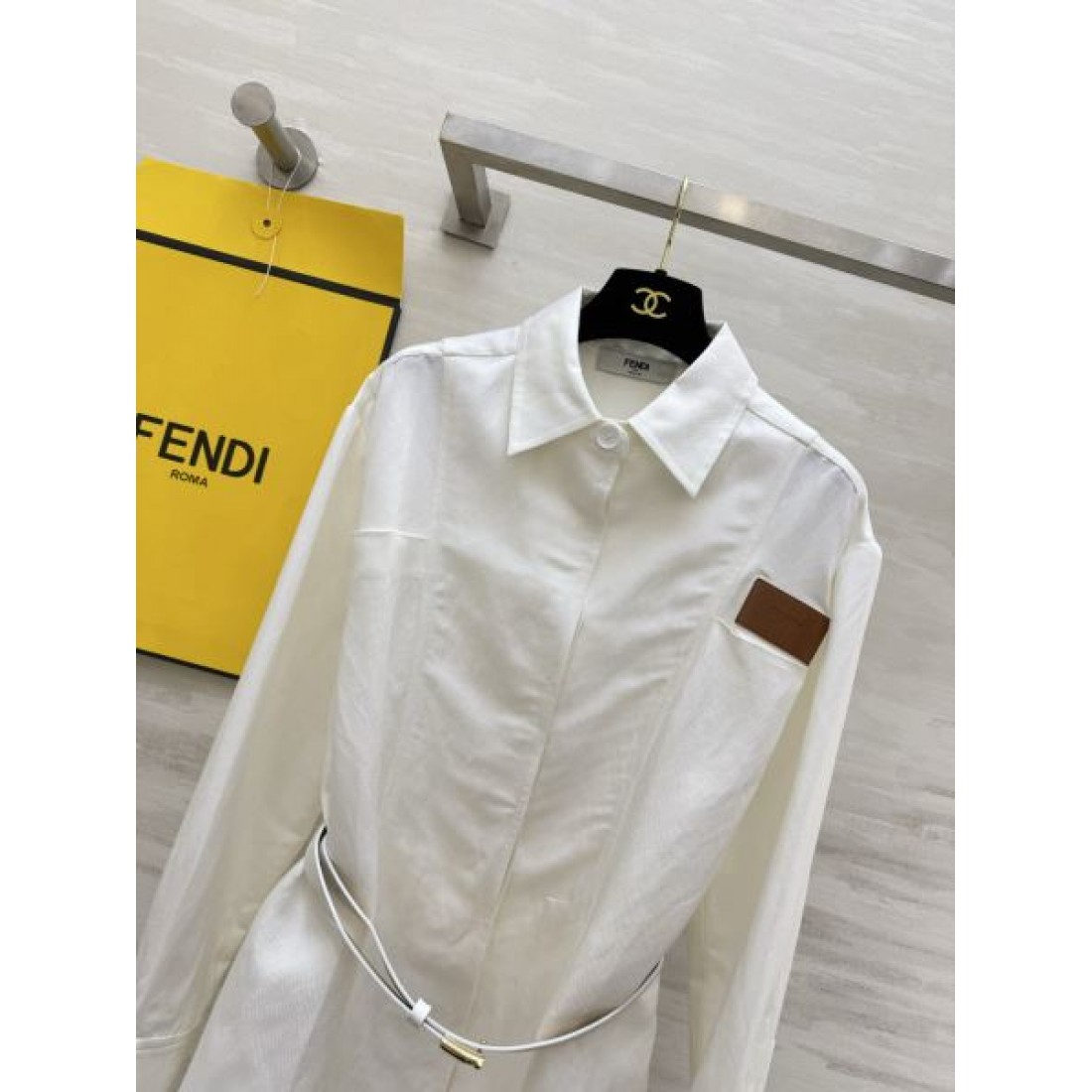 注目度急伸 FENDI コピー レディース シャツワンピース チェーンベルト ウエストマーク 洗練シルエット