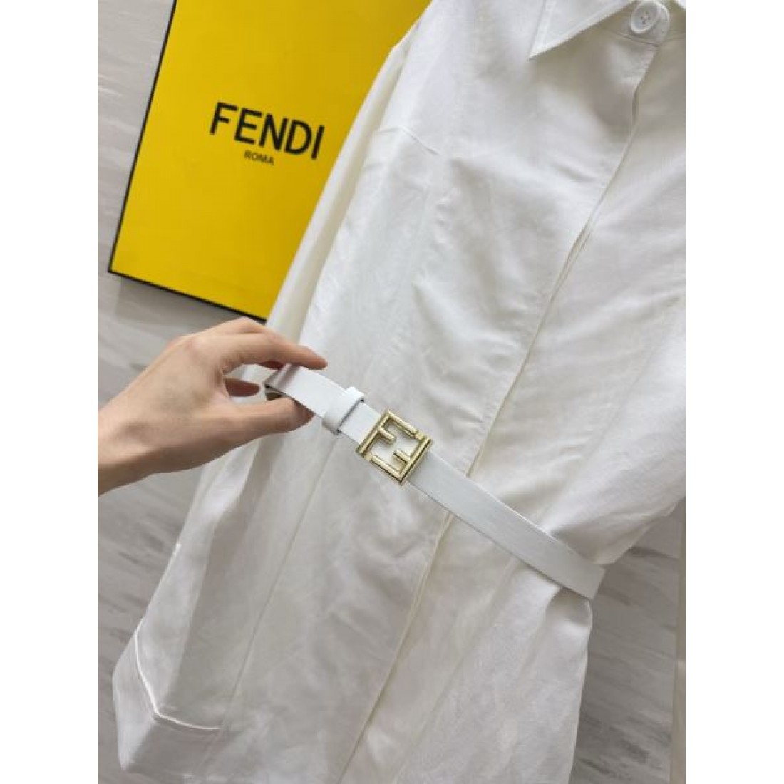 注目度急伸 FENDI コピー レディース シャツワンピース チェーンベルト ウエストマーク 洗練シルエット