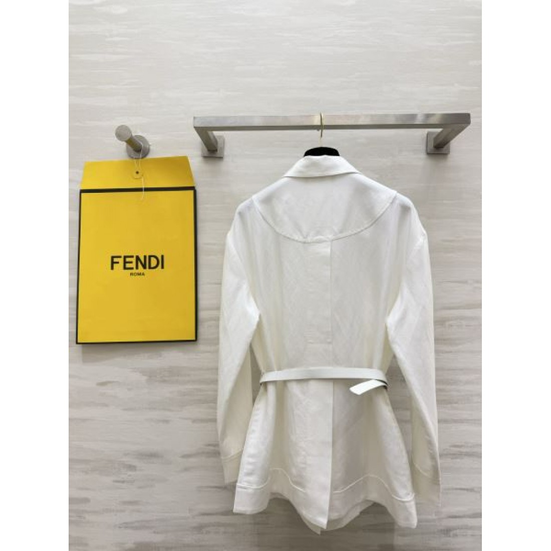 注目度急伸 FENDI コピー レディース シャツワンピース チェーンベルト ウエストマーク 洗練シルエット