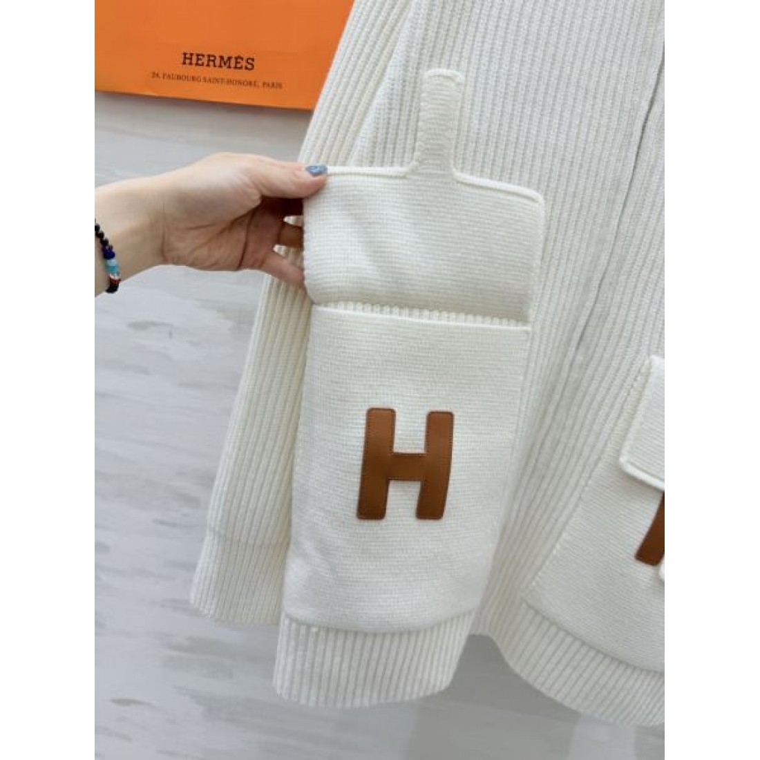 注目度急伸 HERMÈS コピー レディース ジップニットジャケット Hモチーフポケット 端正シルエット