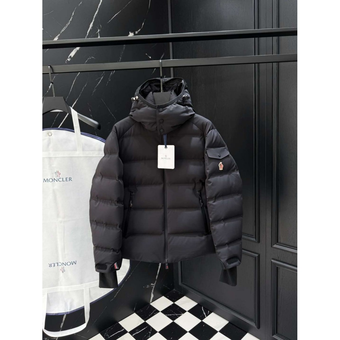 ブラック・キャメル アーバンウィンター MONCLER モンクレール コピー パファージャケット レイヤードスタイル