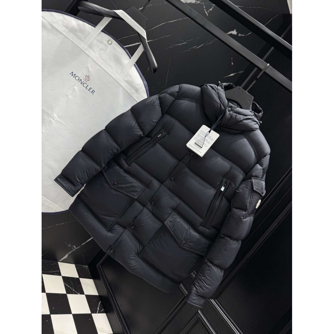 ブラック ロングシルエット ウィンターアウター MONCLER モンクレール コピー フーデッドダウン アーバンカジュアル