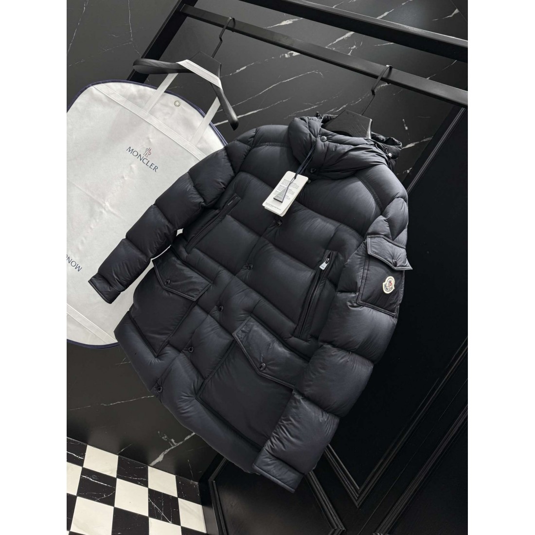 ブラック ロングシルエット ウィンターアウター MONCLER モンクレール コピー フーデッドダウン アーバンカジュアル