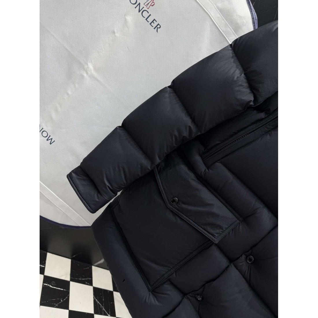 ブラック ロングシルエット ウィンターアウター MONCLER モンクレール コピー フーデッドダウン アーバンカジュアル