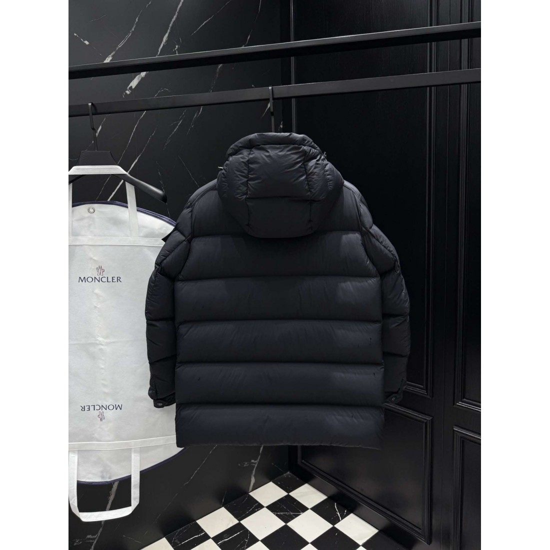 ブラック ロングシルエット ウィンターアウター MONCLER モンクレール コピー フーデッドダウン アーバンカジュアル