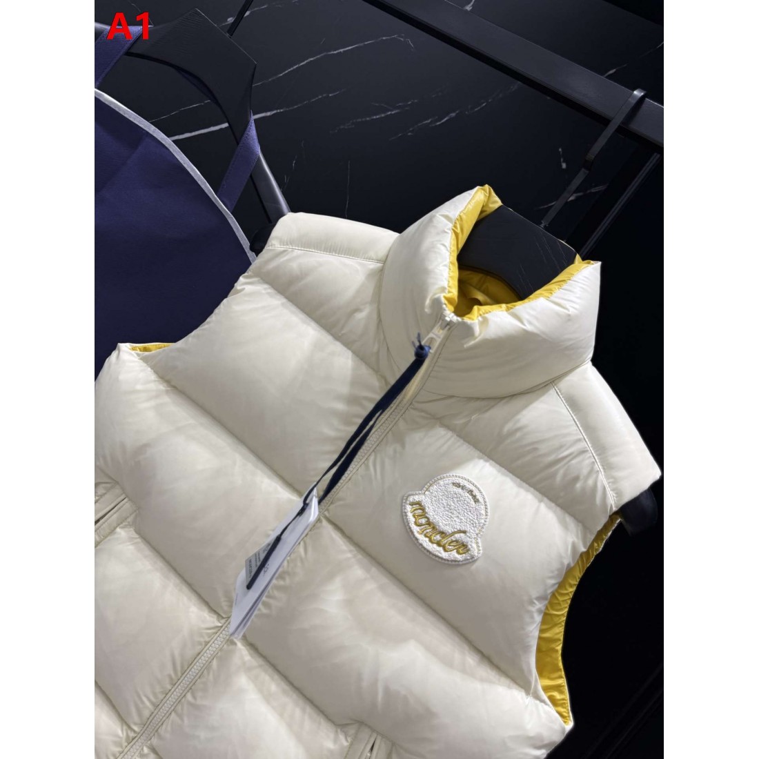 スポーティー コントラストカラー仕様 MONCLER モンクレール コピー パファーベスト デイリーカジュアル